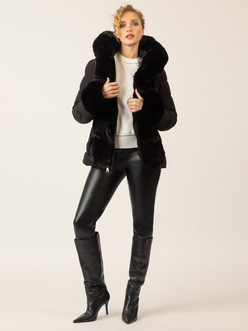 APART Winterjacke in Schwarz