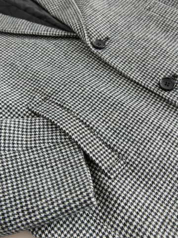 Next Mantel, värv must