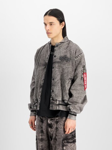 ALPHA INDUSTRIES Демисезонная куртка в Черный