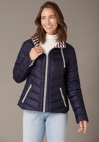 JUNGE Between-Season Jacket in Blue: front