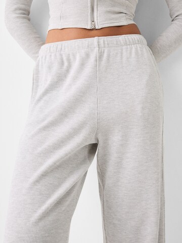 Bershka Loosefit Nadrág - szürke