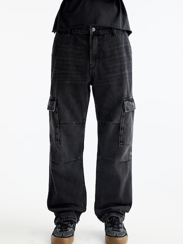 Pull&Bear Loosefit Cargojeans in Zwart: voorkant