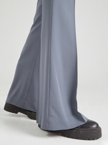 & Other Stories Bootcut Hose in Grau