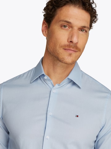 TOMMY HILFIGER Slim fit Koszula w kolorze niebieski