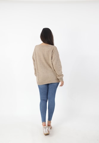 Pullover di Elara in beige