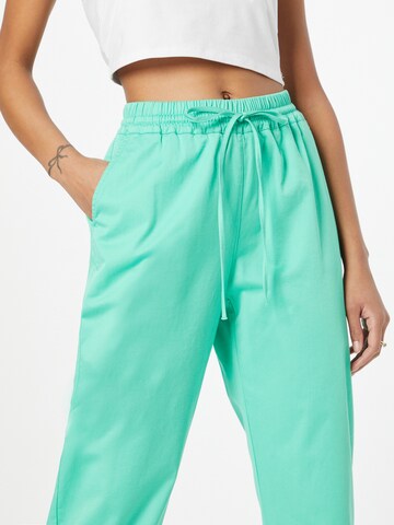 Regular Pantaloni 'DANYA' de la ARMEDANGELS pe verde