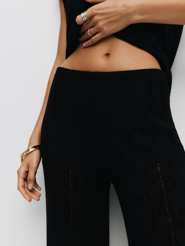 Pull&Bear Широки крачоли Панталон в черно