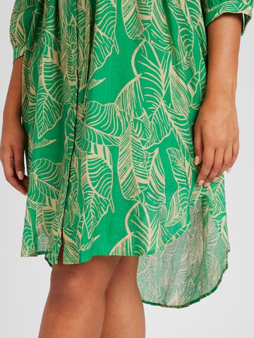 Robe-chemise 'BETSEY' ONLY Carmakoma en vert