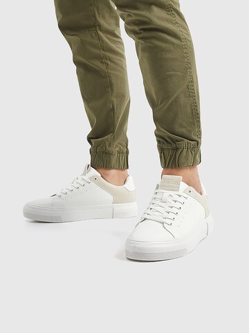 Pull&Bear Sneaker in Weiß