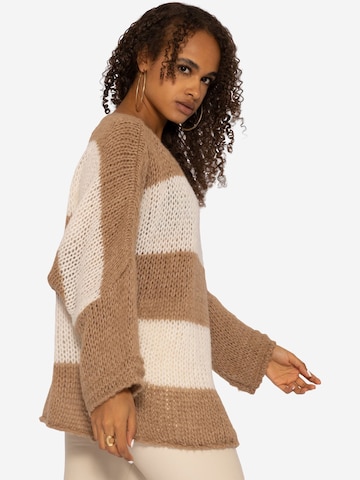SASSYCLASSY Sweter oversize w kolorze brązowy
