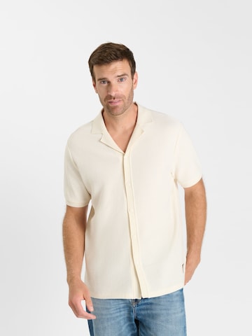 Le Temps Des Cerises Regular fit Overhemd 'Vilon' in Beige: voorkant