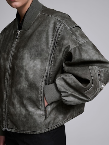 AEMMI Tussenjas 'Leather Bomber' in Grijs