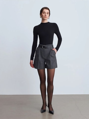 Dilvin Wide Leg Shorts in Grau