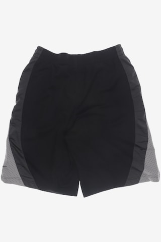 NIKE Shorts 33 in Schwarz