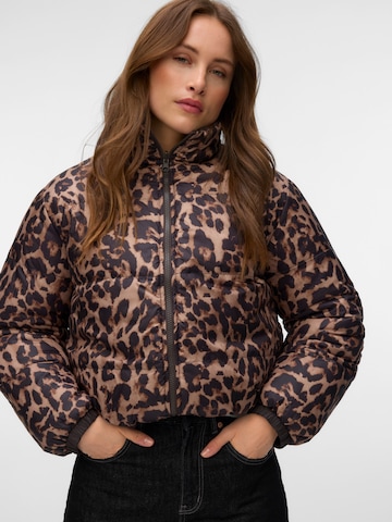 VERO MODA Winterjas 'VMDinafia' in Bruin: voorkant