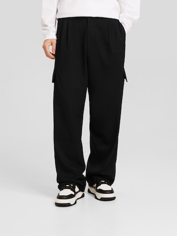 Bershka Loose fit Cargo trousers in Black: front