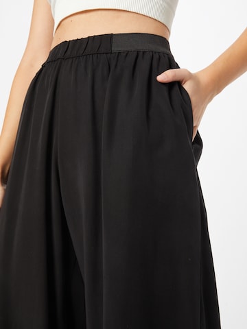 Wide leg Pantaloni 'TAVIRA' de la LOVJOI pe negru