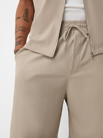 Bershka Regular Shorts in Beige
