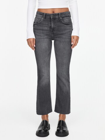 Pull&Bear Flared Jeans in Grey: front