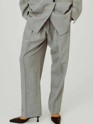 NORR Regular Pantalon 'Cano' in Grijs: voorkant