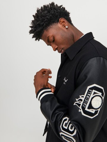 JACK & JONES Преходно яке 'Varsity' в черно