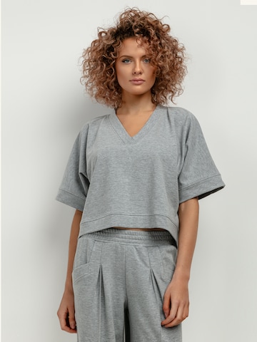 TESSITA Oversized Shirt in Grey: front