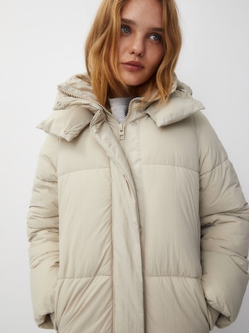 Pull&Bear Pitkä talvitakki värissä beige