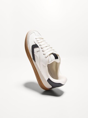 Baskets basses Bershka en blanc
