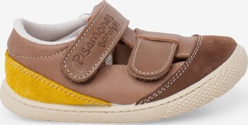 Pisamonas First-Step Shoes in Brown: front
