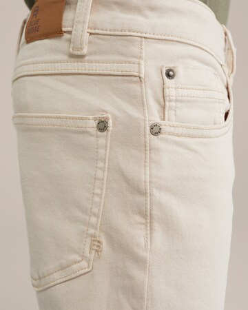 WE Fashion Regular Jeans in Beige