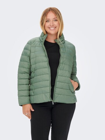 Veste mi-saison 'Tahoe' ONLY Carmakoma en vert