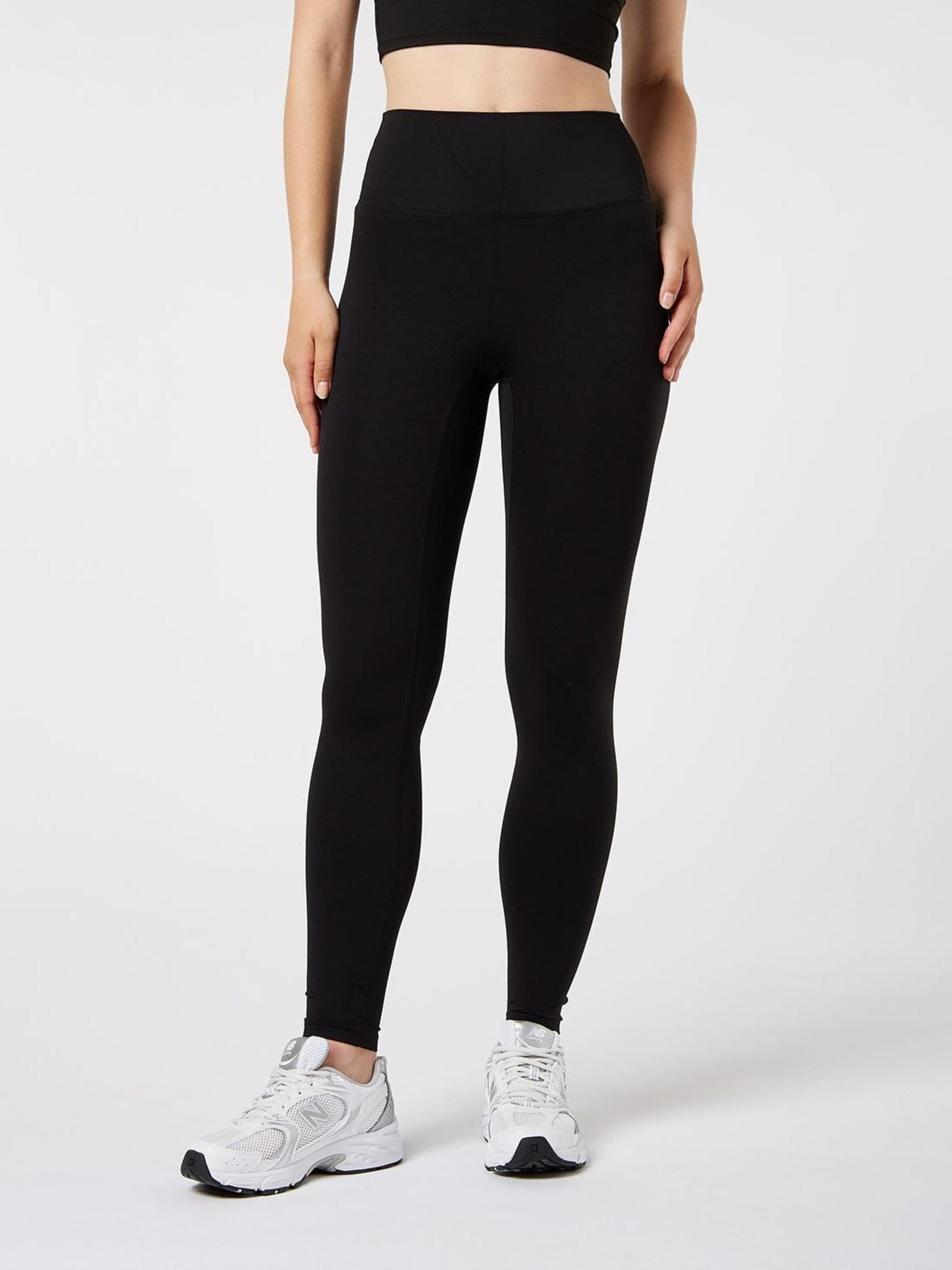 YO-GAYA Skinny Leggings in Black: front