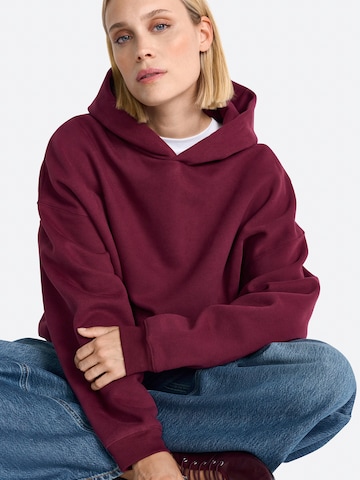 Rich & Royal Sweatshirt in Red: front