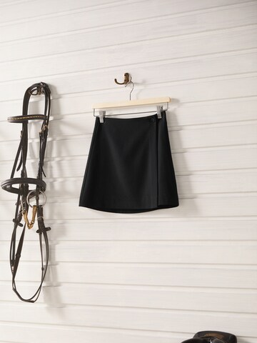 Kendall for ABOUT YOU Skirt 'Dion' in Black