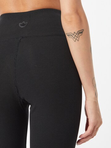 ADIDAS ORIGINALS Skinny Leggings 'Adicolor Essentials+ Ribbed ' in Schwarz