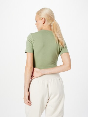 T-shirt 'Essential' Nike Sportswear en vert