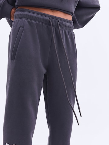 Smiles Tapered Hose 'Jarno' - (GOTS) in Blau