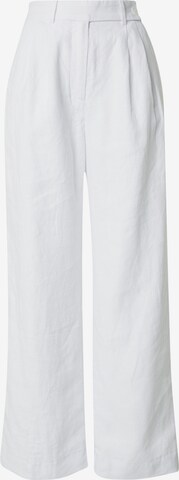 Abercrombie & Fitch Regular Pleat-Front Pants 'SLOANE' in White: front