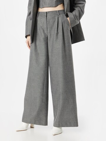 NA-KD Wide leg Pleat-Front Pants in Grey: front