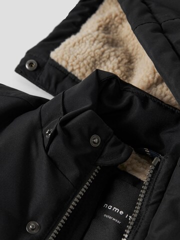 NAME IT Overgangsjakke i sort