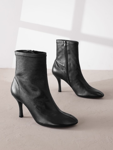 Next Bootie in Black