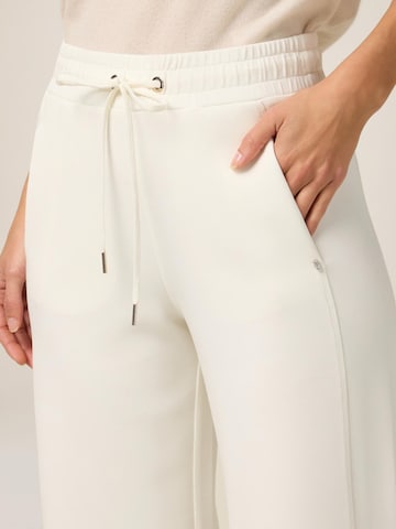 oltre Loose fit Trousers in White