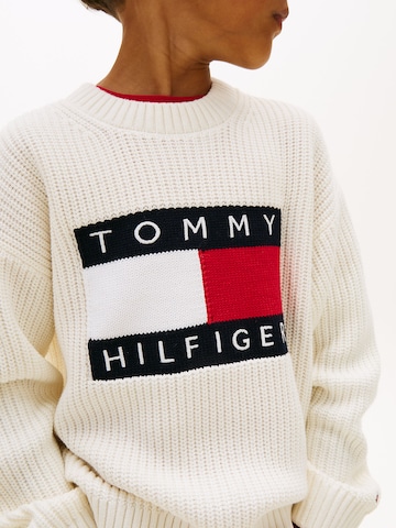 TOMMY HILFIGER Svetr 'Heritage' – bílá