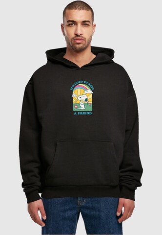Merchcode Sweatshirt 'Peanuts - It's Good To Have A Friend' in Zwart: voorkant