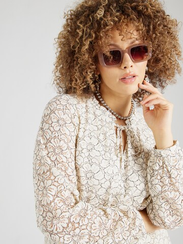 Chemisier 'CARMARTHA' ONLY Carmakoma en beige