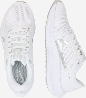 Chaussure de course 'Air Zoom Pegasus 40' NIKE en blanc