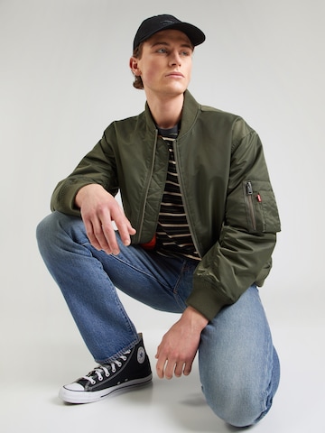 LEVI'S ® Přechodná bunda 'MA-1' – zelená: přední strana