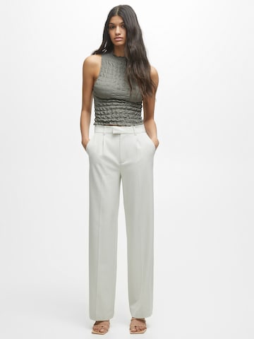 Pull&Bear Loose fit Pleat-Front Pants in Grey: front