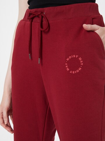 Noisy may - Tapered Pantalón 'LUPA' en rojo