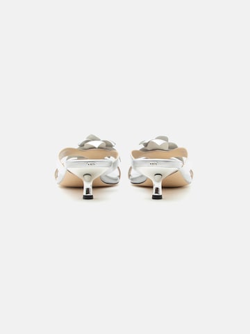 MICHAEL Michael Kors Šľapky 'JACIE KITTEN' - Strieborná
